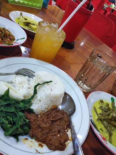 Rumah Makan Padang Nusantara - Gastronomi dan perhotelan