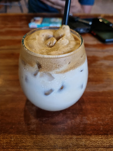 Opinii despre Kingdom Foodcourt & Coffee Toffee în Kota Gorontalo - Gastronomi dan perhotelan