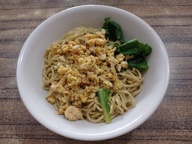 Opinii despre Mie Bandung Sesetan, Cabang Teuku umar în Kota Denpasar - Gastronomi dan perhotelan