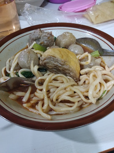 Mie baso dan es