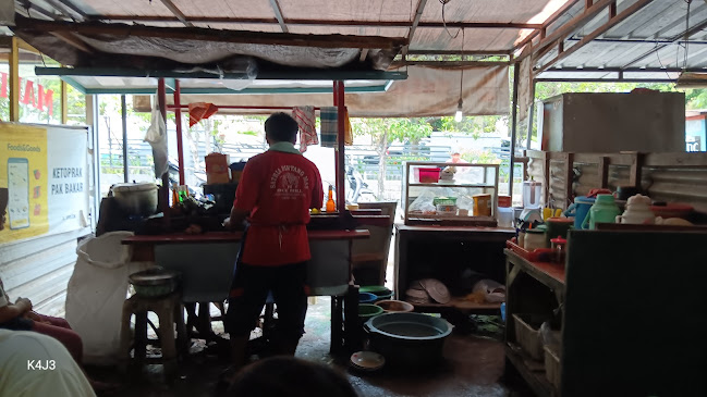 44MC+97Q, Kraton, Kec. Tegal Bar., Kota Tegal, Jawa Tengah 52112