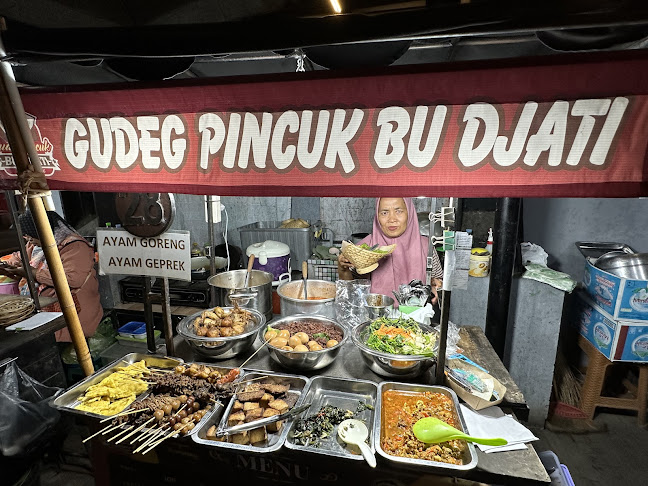 Gudeg Pincuk Malioboro Bu Djati ꧋ꦒꦸꦣꦼꦒ꧀ꦥꦶꦚ꧀ꦕꦸꦏ꧀ꦩꦭꦶꦪꦧꦫꦧꦸꦣ꧀ꦗꦠꦶ - Gastronomi dan perhotelan