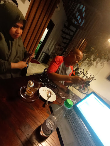 Opinii despre GARASI Cafe & Resto în Kota Makassar - Gastronomi dan perhotelan