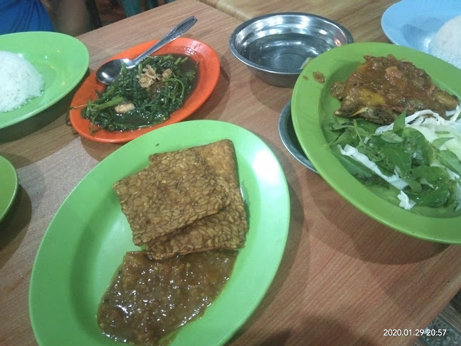 Opinii despre Ayam Penyet Akbary în Kota Medan - Gastronomi dan perhotelan