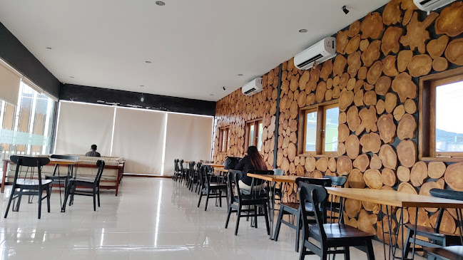 Comentarii opinii despre Kingdom Foodcourt & Coffee Toffee