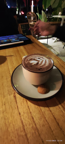 Emerald Tree Resto & Coffee Bar - Gastronomi dan perhotelan