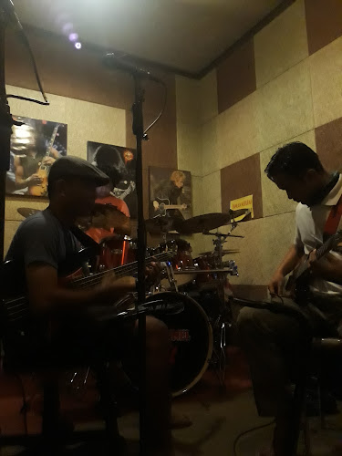 No Jl. Semolowaru Tengah XIV No.27, Semolowaru, Kec. Sukolilo, Surabaya, Jawa Timur 60117