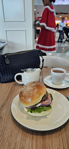 Bandar Udara Internasional Soekarno–Hatta, International, Pajang, Kec. Benda, Kota Tangerang, Banten 15126