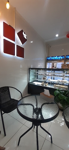 Eight Four More - Gastronomi dan perhotelan