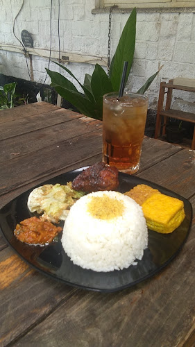 Jl. Kanayakan No.344, Dago, Kecamatan Coblong, Kota Bandung, Jawa Barat 40135