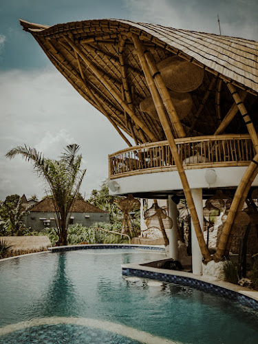 Hago Beach - Gastronomi dan perhotelan