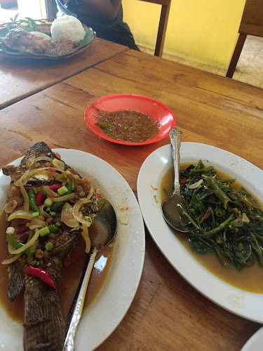 Ayam Penyet Cinde Laras - Gastronomi dan perhotelan