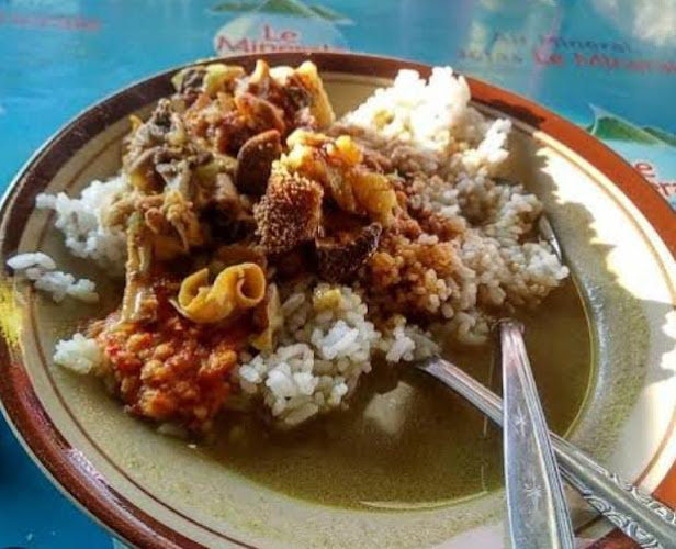 Opinii despre Warung makan bu eni puji în Kota Semarang - Gastronomi dan perhotelan