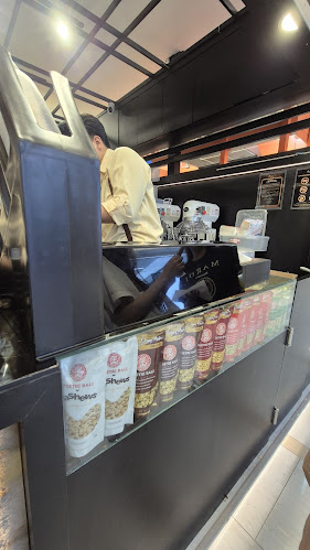 Luuca Mall Centre Point - Gastronomi dan perhotelan