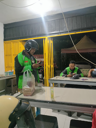 depan kantor lurah, Jl. Poros Jl.Terminal, Daya, Kec. Biringkanaya, Kota Makassar, Sulawesi Selatan 90245