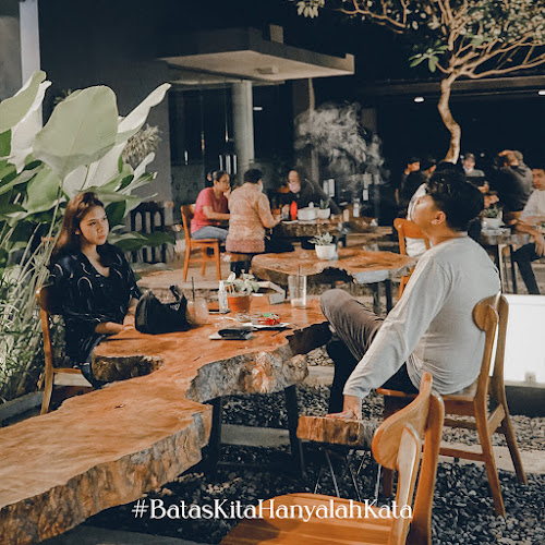 Opinii despre Serona Coffee Bintaro în Kota Tangerang Selatan - Gastronomi dan perhotelan