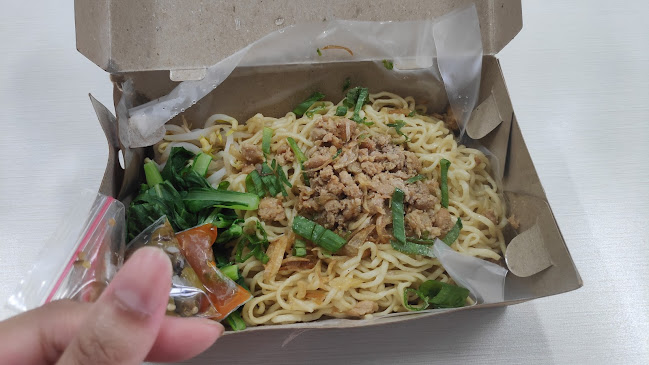 Opinii despre Bakmi Ayam Mangga Besar Johan în Kota Tangerang Selatan - Gastronomi dan perhotelan