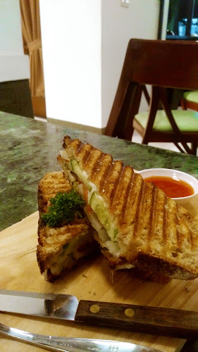 Jl. Mangga No.37, Cihapit, Kec. Bandung Wetan, Kota Bandung, Jawa Barat 40121