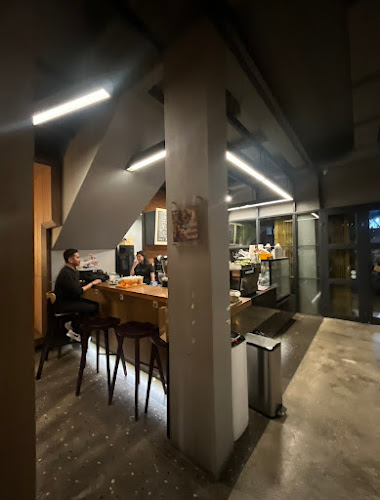 Opinii despre WTC Lounge în Kota Tangerang Selatan - Gastronomi dan perhotelan