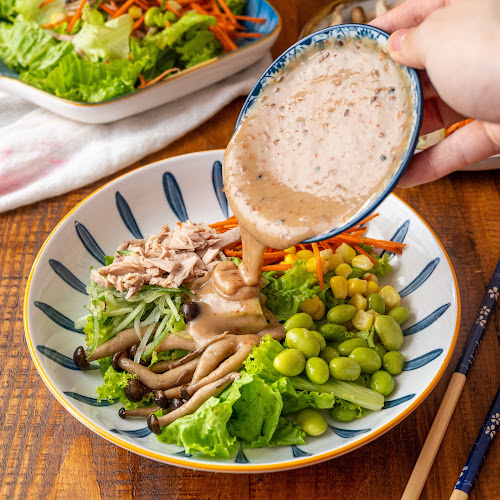 Extract Juice and Salad Bar