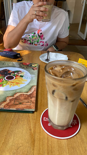 Emerald Tree Resto & Coffee Bar - Gastronomi dan perhotelan