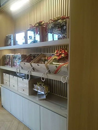 Jalan Tikala Ares I No.6, Komo Luar, Kec. Wenang, Kota Manado, Sulawesi Utara 95124