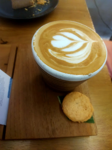 Opinii despre Collective Grounds Coffee în Kota Medan - Gastronomi dan perhotelan