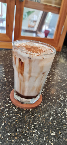 Ratih Coffee & Eatery - Gastronomi dan perhotelan