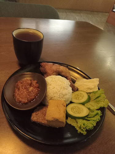 Loteng Cafe Modernland - Gastronomi dan perhotelan