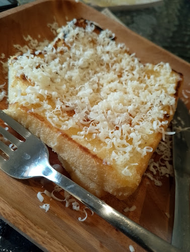 Jl. Masjid Nurul Qomar No.46, Sawah Baru, Kec. Ciputat, Kota Tangerang Selatan, Banten 15413