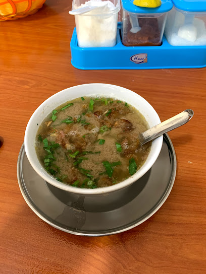 RM. Uwais (Khas Coto Makassar dan Sop Konro)