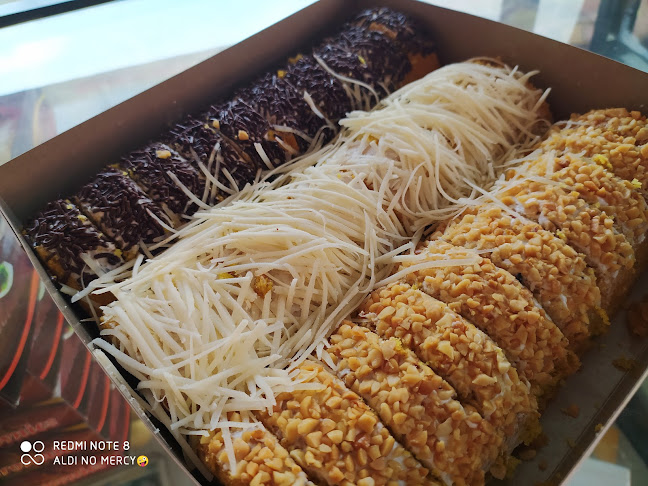 Toko Kue & Bolu Favorit 4 - Gastronomi dan perhotelan