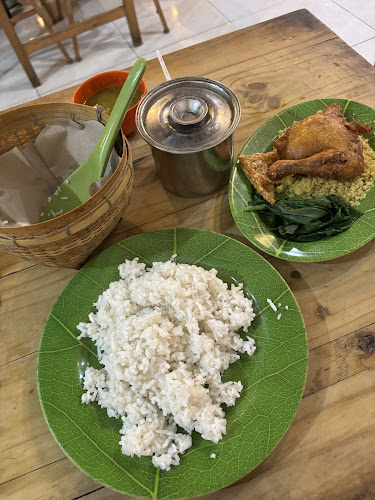 Ayam Kremes Cak Iwan - Gastronomi dan perhotelan