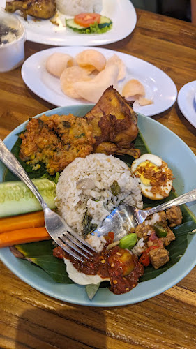 Opinii despre Pandan Kuring Rastaurant Living World Denpasar în Kota Denpasar - Gastronomi dan perhotelan