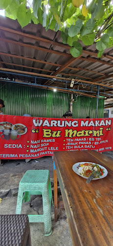 Opinii despre Warung Makan Bu Marni(ꦮꦫꦸꦁꦩꦏꦤ꧀ꦧꦸꦩꦂꦤꦶ) în Kota Yogyakarta - Gastronomi dan perhotelan