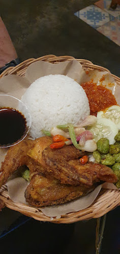 Warung Curhat - Gastronomi dan perhotelan