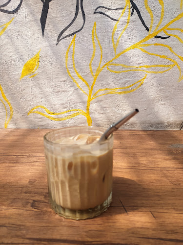 Opinii despre Maraca Books And Coffee în Kota Bogor - Gastronomi dan perhotelan