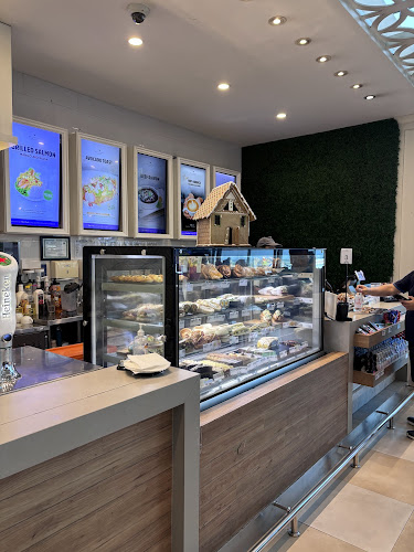 Bandar Udara Internasional Soekarno–Hatta, International, Pajang, Kec. Benda, Kota Tangerang, Banten 15126