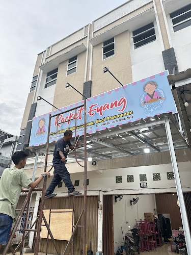 Rocket Eyang Store - Gastronomi dan perhotelan