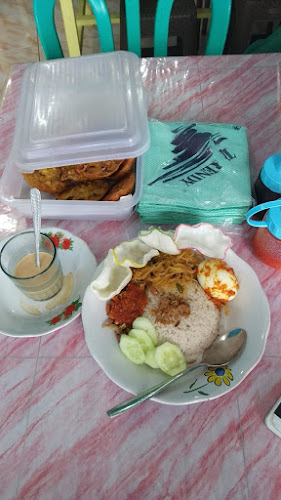 Lontong dan Nasi Uduk Bunda Sayang - Gastronomi dan perhotelan