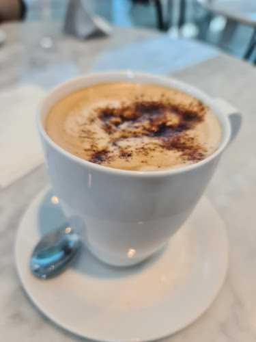 Bandar Udara Internasional Soekarno–Hatta, International, Pajang, Kec. Benda, Kota Tangerang, Banten 15126