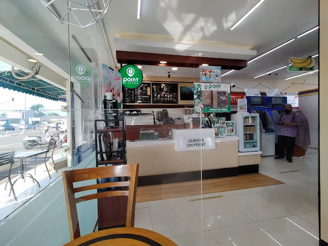 Opinii despre Point Cafe Hybird Golden Vienna în Kota Tangerang Selatan - Gastronomi dan perhotelan