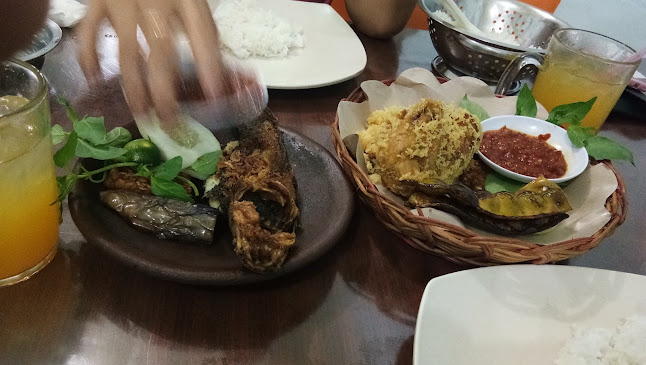 Comentarii opinii despre Wr. Ayam Kremes Endang Joko cabang MT Haryono