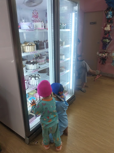 Opinii despre CHOCOFUN13 BORONG (Kue Ultah) în Kota Makassar - Gastronomi dan perhotelan