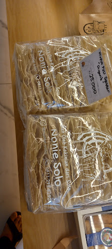 Nonie Solo - Gastronomi dan perhotelan