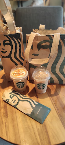 Starbucks Siliwangi Sukabumi - Gastronomi dan perhotelan
