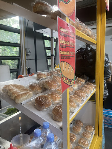 Burger SD Stasiun PondokCina - Kota Depok
