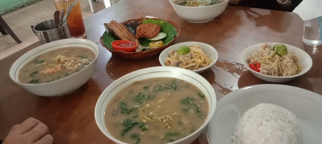 Kapurung Kasuari - Gastronomi dan perhotelan