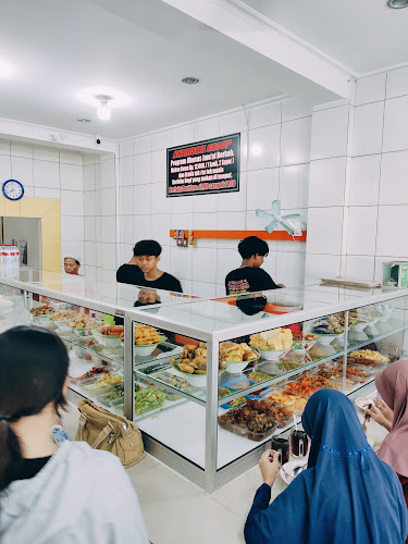 Opinii despre Warteg Kharisma Bahari Pasuruan în Kota Pasuruan - Gastronomi dan perhotelan