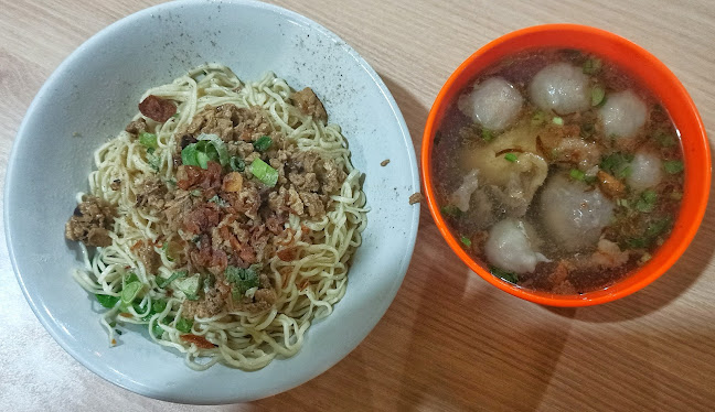 Opinii despre Mie Kering Dian în Kota Singkawang - Gastronomi dan perhotelan